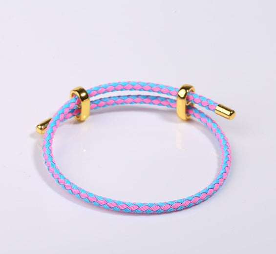 Elegantes Twist-Armband mit Goldfarbenem Design – Stilvolles Accessoire für jeden Anlass