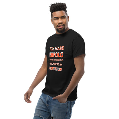 ICH HABE ERFOLG IN DEM WAS ICH TUE BESONDERS IM NICHTSTUN Klassisches T-Shirt