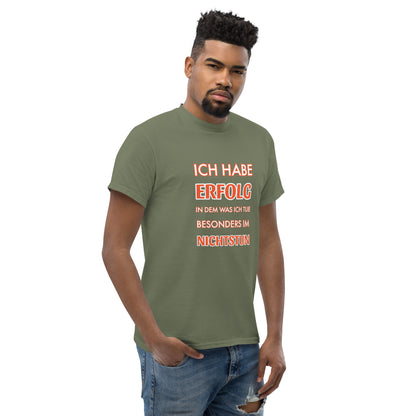 ICH HABE ERFOLG IN DEM WAS ICH TUE BESONDERS IM NICHTSTUN Klassisches T-Shirt