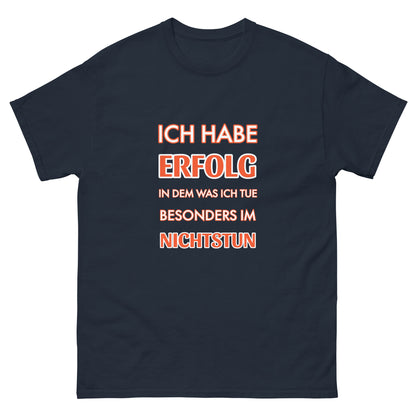ICH HABE ERFOLG IN DEM WAS ICH TUE BESONDERS IM NICHTSTUN Klassisches T-Shirt