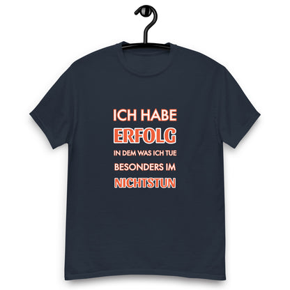 ICH HABE ERFOLG IN DEM WAS ICH TUE BESONDERS IM NICHTSTUN Klassisches T-Shirt