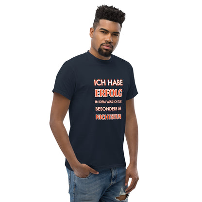 ICH HABE ERFOLG IN DEM WAS ICH TUE BESONDERS IM NICHTSTUN Klassisches T-Shirt