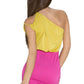 Modisches Minikleid einer Schulter zwei Farben Gelb Rosa | Fashion Königin